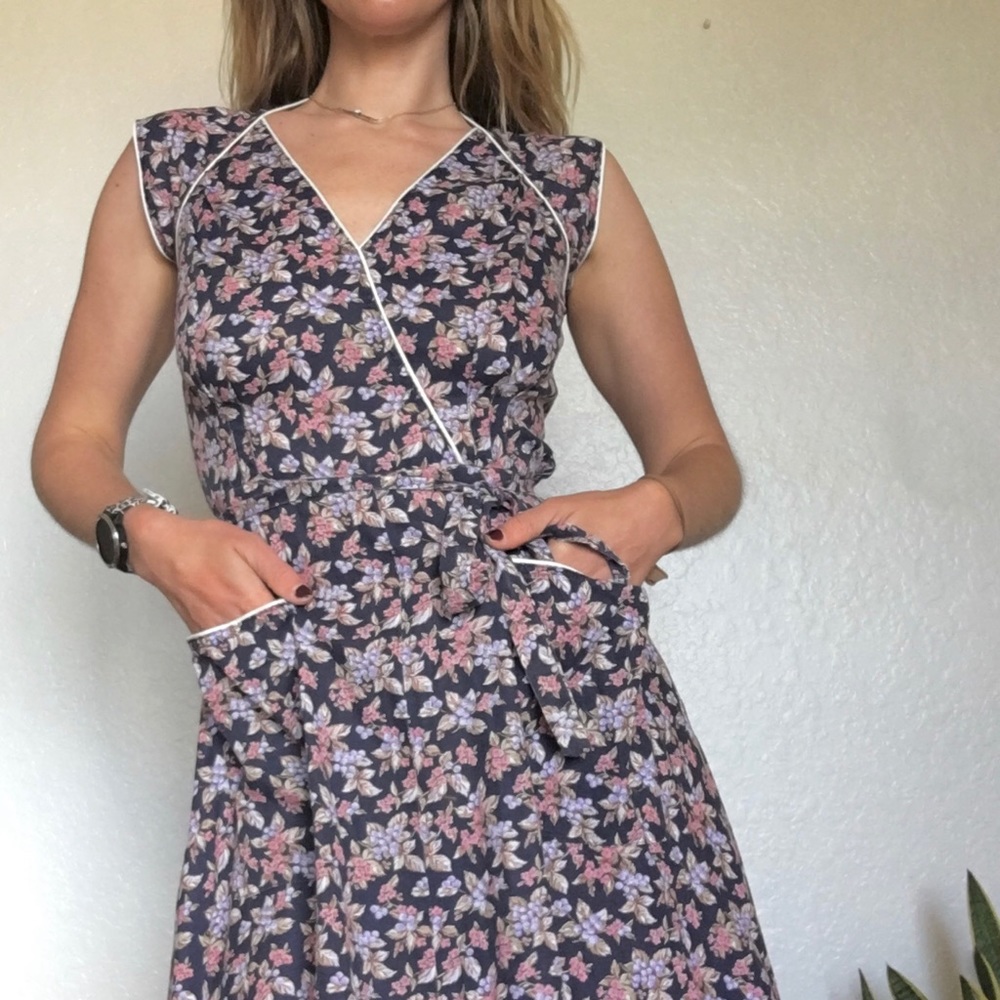 🌾 Open Back Wrap tie dress Apron pockets vintage